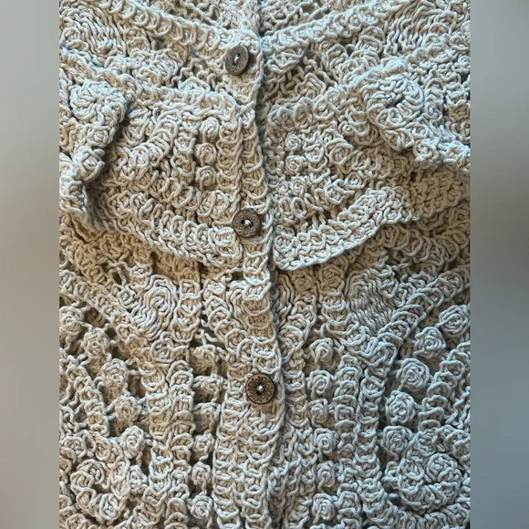 Adorable vintage style tan crochet top - Picture 3 of 5